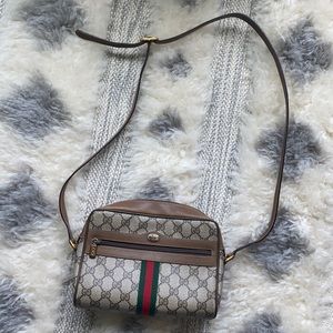 Beautiful Authentic Gucci Crossbody Bag